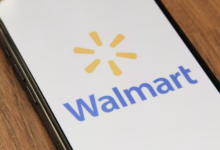دليل عملي يشرح ستة إجراءات لإصلاح مشاكل تطبيق Walmart التي تعيق تسجيل الدخول أو تحميل المنتجات أو إتمام خيارات التوصيل.