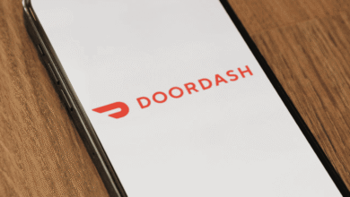 دليل عملي لحل مشكلة التحقق من السلة في DoorDash، يتضمن تحديث التطبيق، مسح التخزين المؤقت، إعادة تعيين المتصفح والشبكة، وإعادة تثبيت