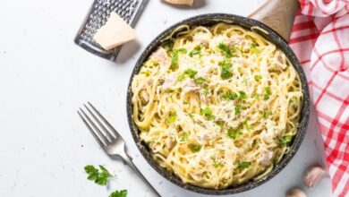 المعكرونة الكريمية مع جبن البارميزان:طبق سريع بنكهة غنية وقوام ناعم