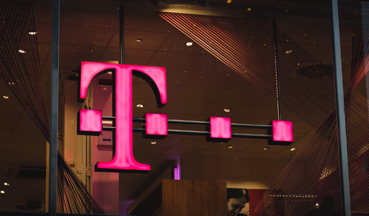دليل خطوات عملية لإصلاح مشاكل تطبيق T-Mobile مثل تسجيل الدخول، التحميل، والتعطّل، مع تركيز على التحقق من الانقطاعات، وإعادة تشغيل التطبيق