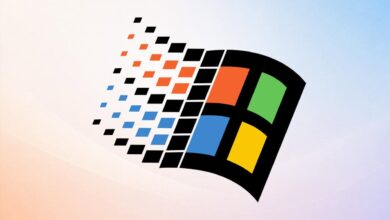 يستعرض المقال كيف اعتمد Windows 95 أساليب بسيطة لاكتشاف برامج التثبيت من خلال اسم الملف ومساره، كما يشرح آليات حماية مكونات النظام
