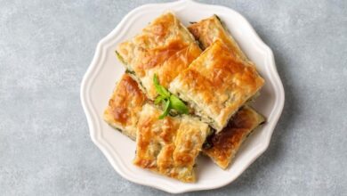 بوريك تركي بالجبن والسبانخ: خطوات العجينة والحشوة وخبزها