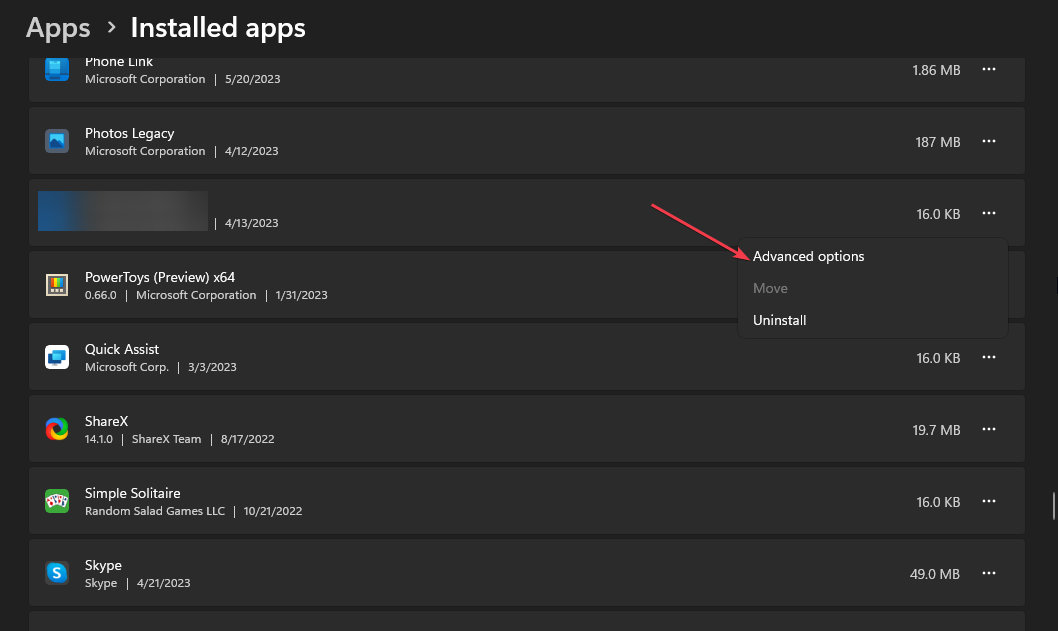 دليل عملي يتضمن أربع خطوات لإعادة عمل Plex عند تعطل التطبيق: التحقق من الاتصال، ثم تحديث التطبيق، وإصلاحه، ثم الرجوع إلى إصدار سابق من