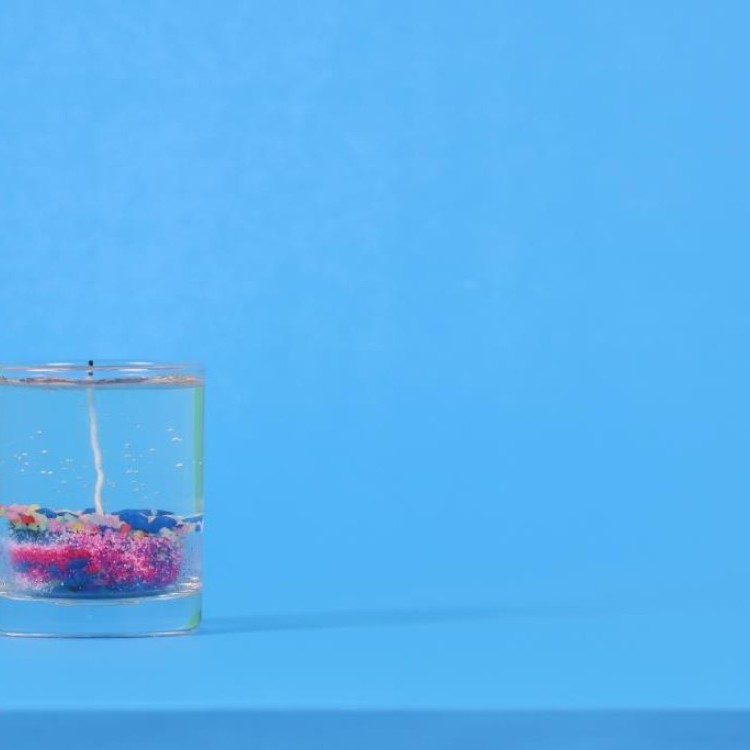 أشعلي شمعة معطرة